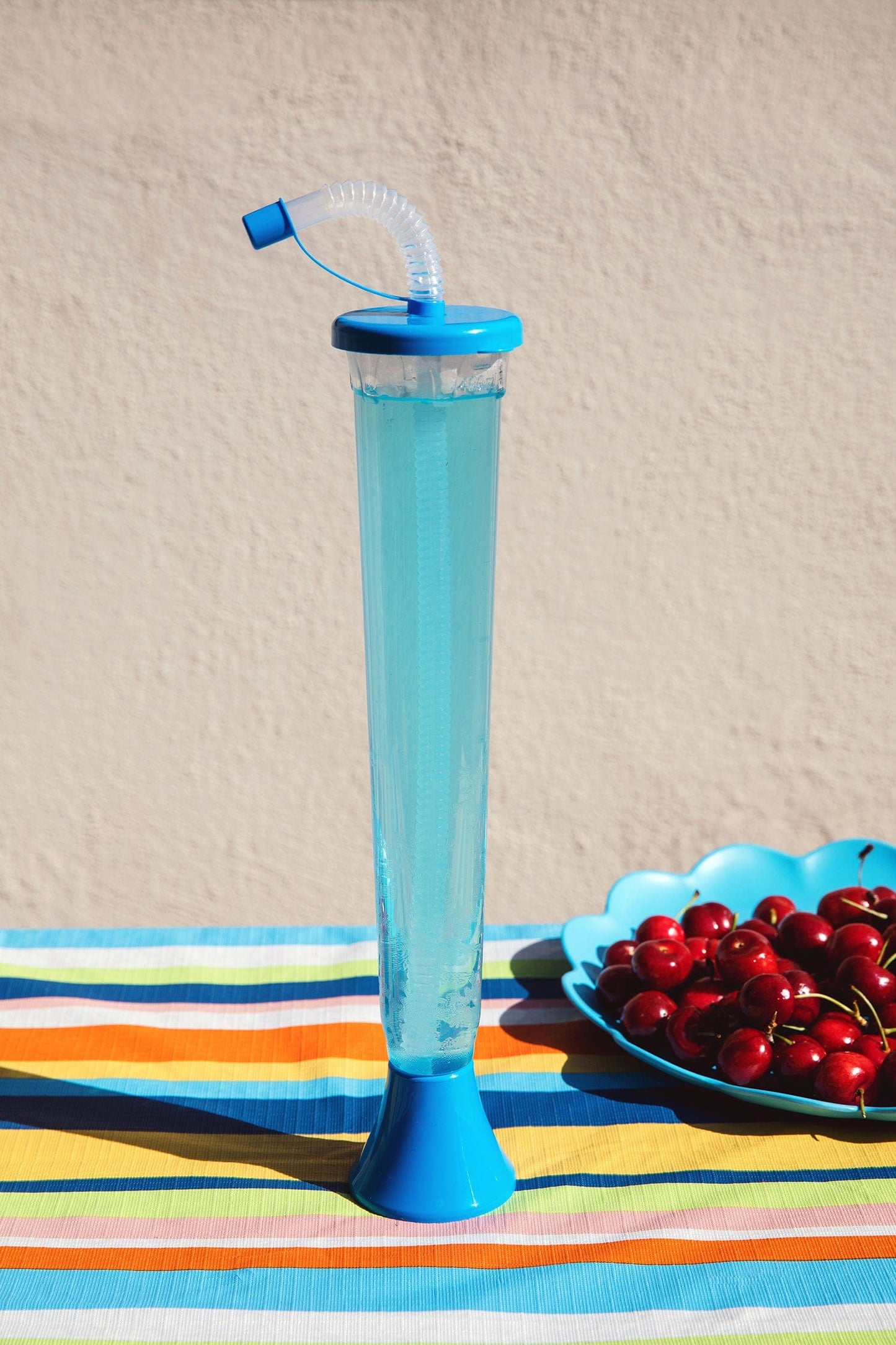 Sweet World USA Yard Cups (54 or 108 Cups) Yard Cups with BLUE Lids and Straws - 14oz - for Margaritas and Frozen Drinks cups with lids and straws