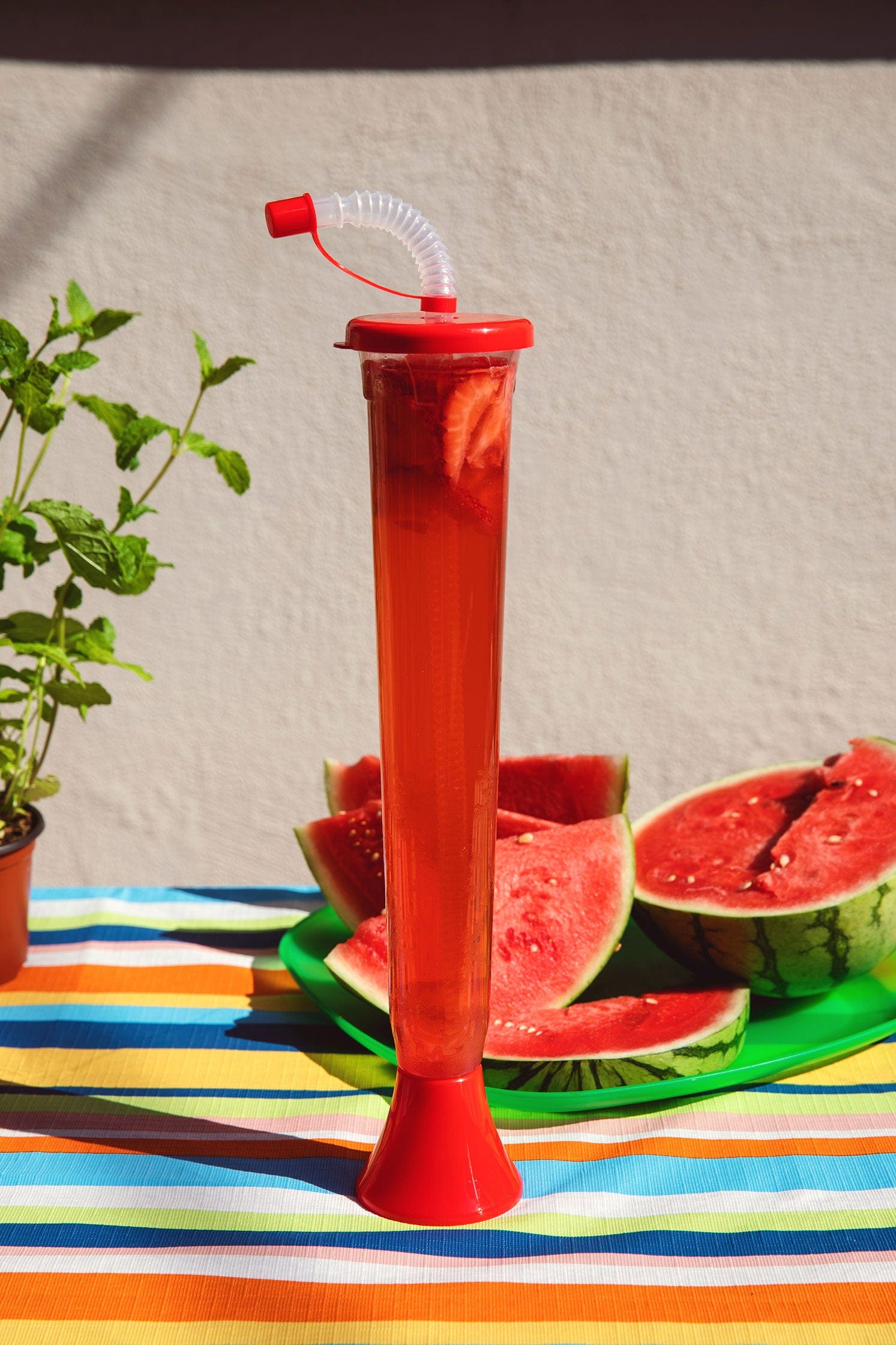 https://noveltycupsusa.com/cdn/shop/files/sweet-world-usa-yard-cups-54-or-108-cups-yard-cups-with-red-lids-and-straws-14oz-for-margaritas-and-frozen-drinks-cups-with-lids-and-straws-36472428724383.jpg?v=1690918353&width=1946